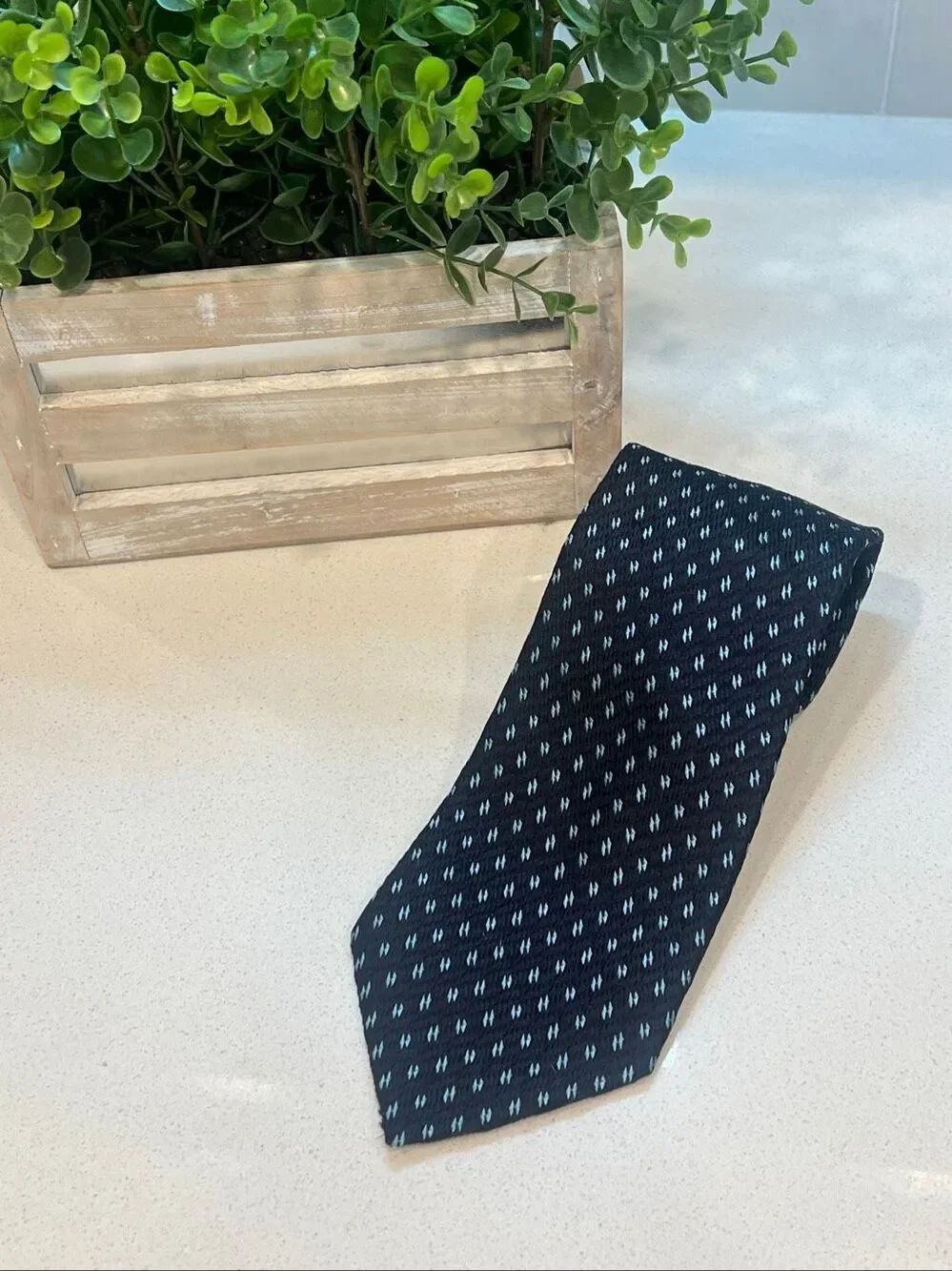 Dolce & Gabbana Men's Silk Textured Jacquard Made In Italy Necktie Navy Blue